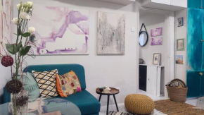 Blue Sparrow, city center studio